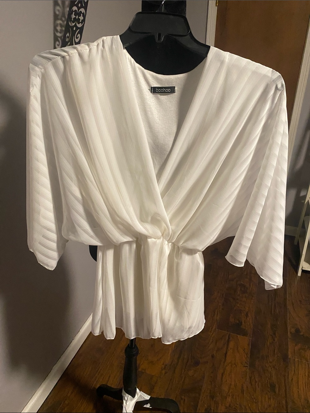 Boohoo White Pleated Knot-Front Blouse